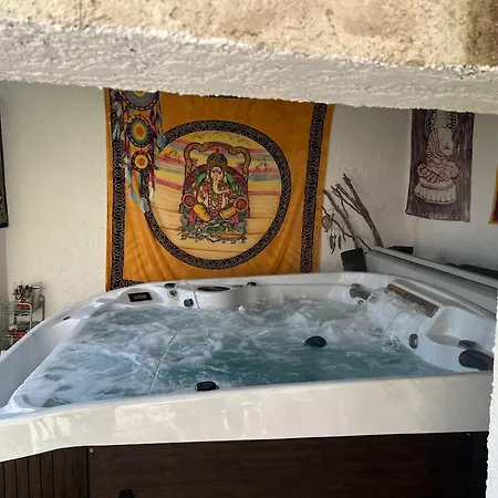 Appartement T2 Cheminee Jardin Piscine